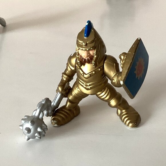 Vintage 1994 Adventures Black and Gold Knights Toy Action Figures Collectable - Picture 4 of 7